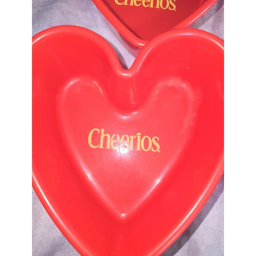 Set Of 4 Red Heart Plastic Cheerios Cereal Bowls - General Mills 2001